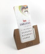 calendario artesanal creativo en papel reciclado 2025