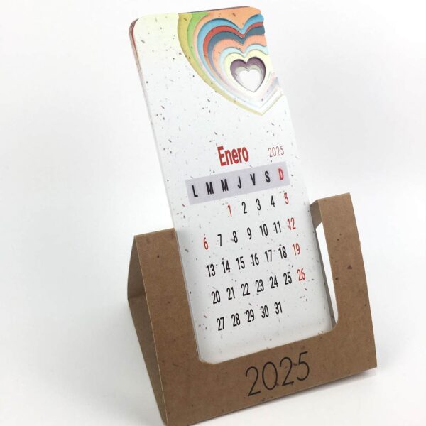 calendario artesanal creativo en papel reciclado 2025