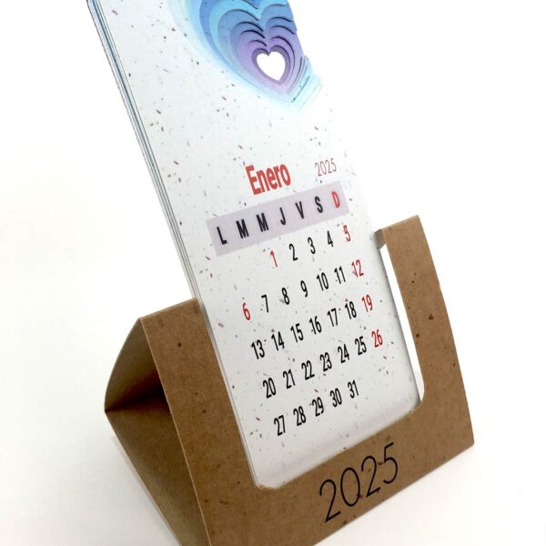 calendario artesanal creativo en papel reciclado 2025